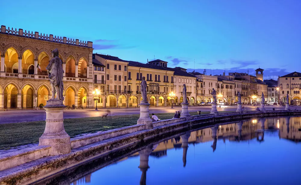 Prato della Valle by night